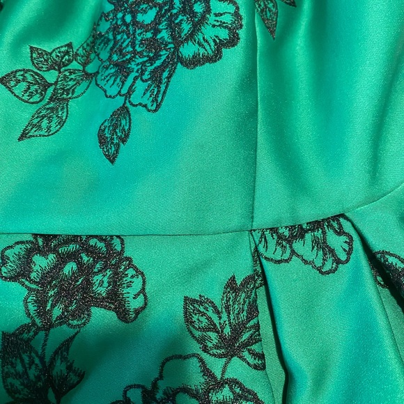 Marchesa Notte Strapless Coquette Embroidered Duchesse Satin Gown Emerald Size 8 - Picture 11 of 15